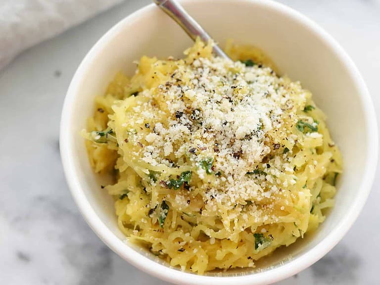 Spaghetti Squash Cacio E Pepe! If You Like Cacio E Pepe (Cheese And Black Pepper Pasta) Then You'Ve Gotta Try This Grain-Free, Vegetable Version With Spaghetti Squash And Kale. #Glutenfree #Vegetarian | Www.delishknowledge.com