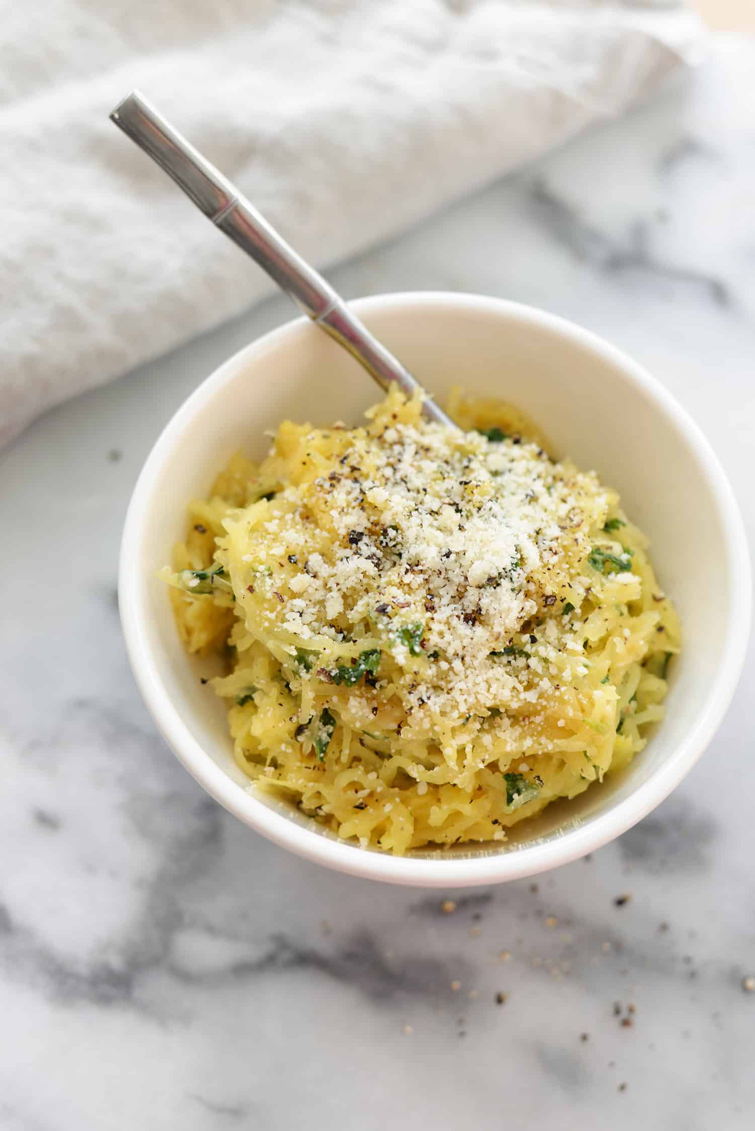 Spaghetti Squash Cacio E Pepe! If You Like Cacio E Pepe (Cheese And Black Pepper Pasta) Then You'Ve Gotta Try This Grain-Free, Vegetable Version With Spaghetti Squash And Kale. #Glutenfree #Vegetarian | Www.delishknowledge.com