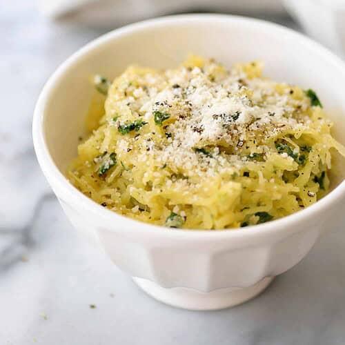 Spaghetti Squash Cacio e Pepe 10 Spaghetti Squash Cacio E Pepe! If You Like Cacio E Pepe (Cheese And Black Pepper Pasta) Then You'Ve Gotta Try This Grain-Free, Vegetable Version With Spaghetti Squash And Kale. #Glutenfree #Vegetarian | Www.delishknowledge.com