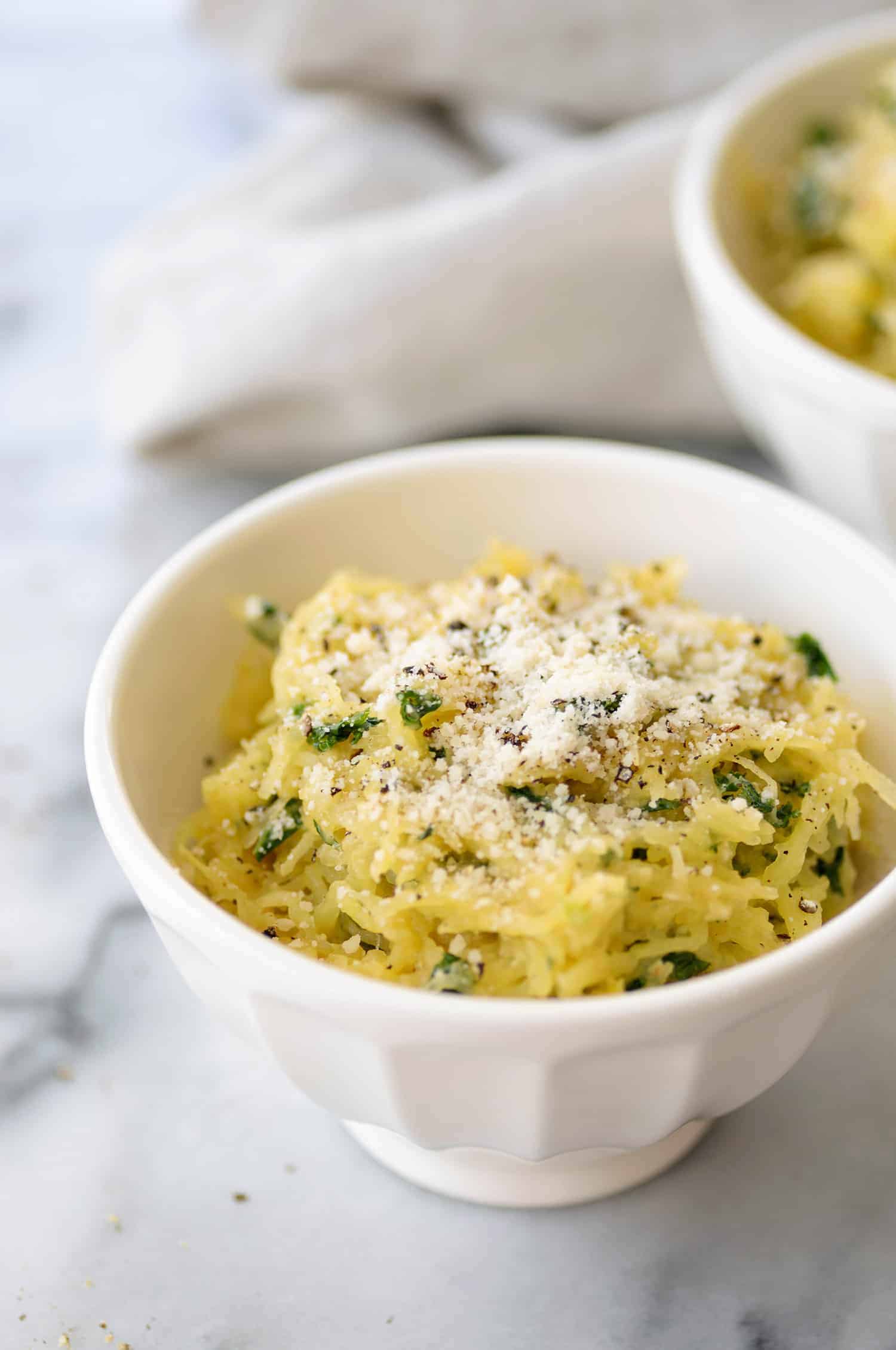 Spaghetti Squash Cacio E Pepe! If You Like Cacio E Pepe (Cheese And Black Pepper Pasta) Then You'Ve Gotta Try This Grain-Free, Vegetable Version With Spaghetti Squash And Kale. #Glutenfree #Vegetarian | Www.delishknowledge.com