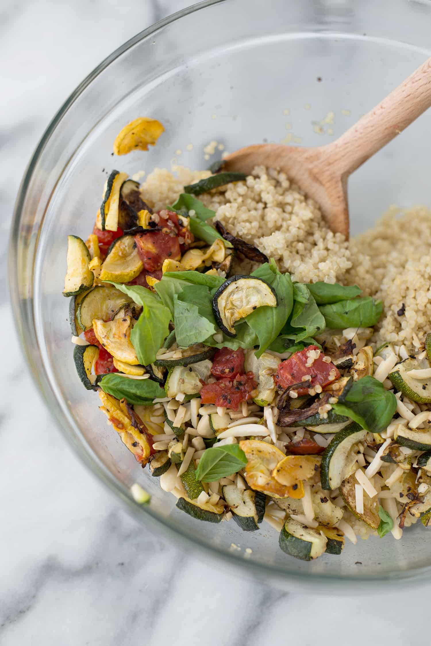 Roasted Summer Squash And Quinoa Salad! This Side Dish Is Perfect For Summer Or Dinners. Roasted Zucchini, Squash And Tomatoes With Quinoa And A Lemon-Basil Dressing. Vegan And Glutenfree | Www.delishknowledge.com