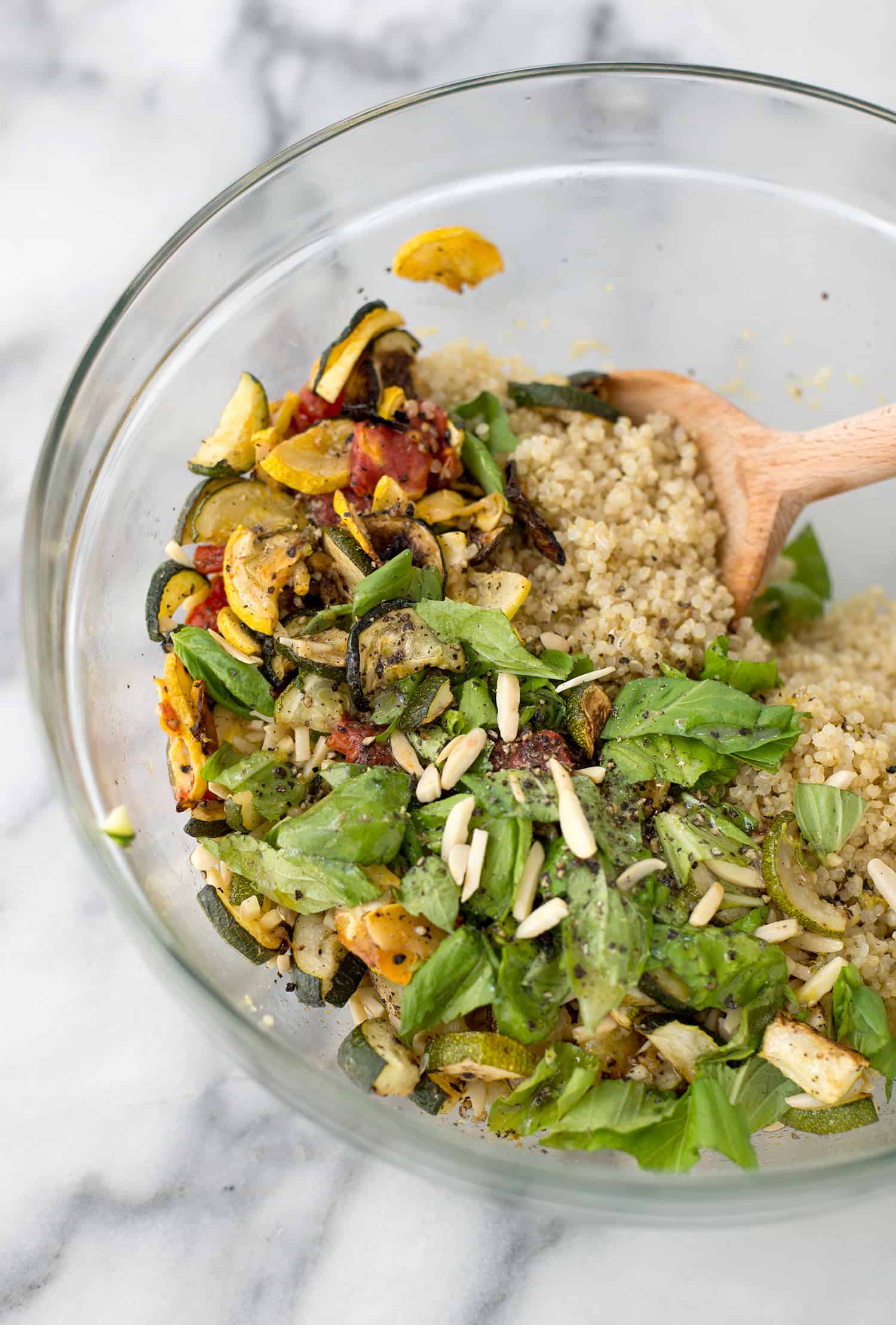 Roasted Summer Squash And Quinoa Salad! This Side Dish Is Perfect For Summer Or Dinners. Roasted Zucchini, Squash And Tomatoes With Quinoa And A Lemon-Basil Dressing. Vegan And Glutenfree | Www.delishknowledge.com