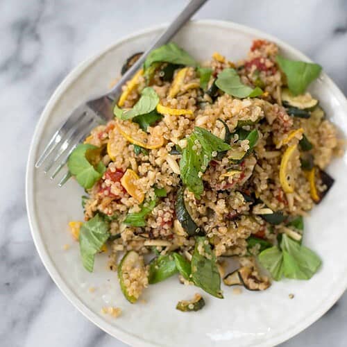 Roasted Summer Squash and Quinoa Salad 8 Squash And Quinoa Salad! This Side Dish Is Perfect For Summer Or Dinners. Roasted Zucchini, Squash And Tomatoes With Quinoa And A Lemon-Basil Dressing. Vegan And Glutenfree | Www.delishknowledge.com