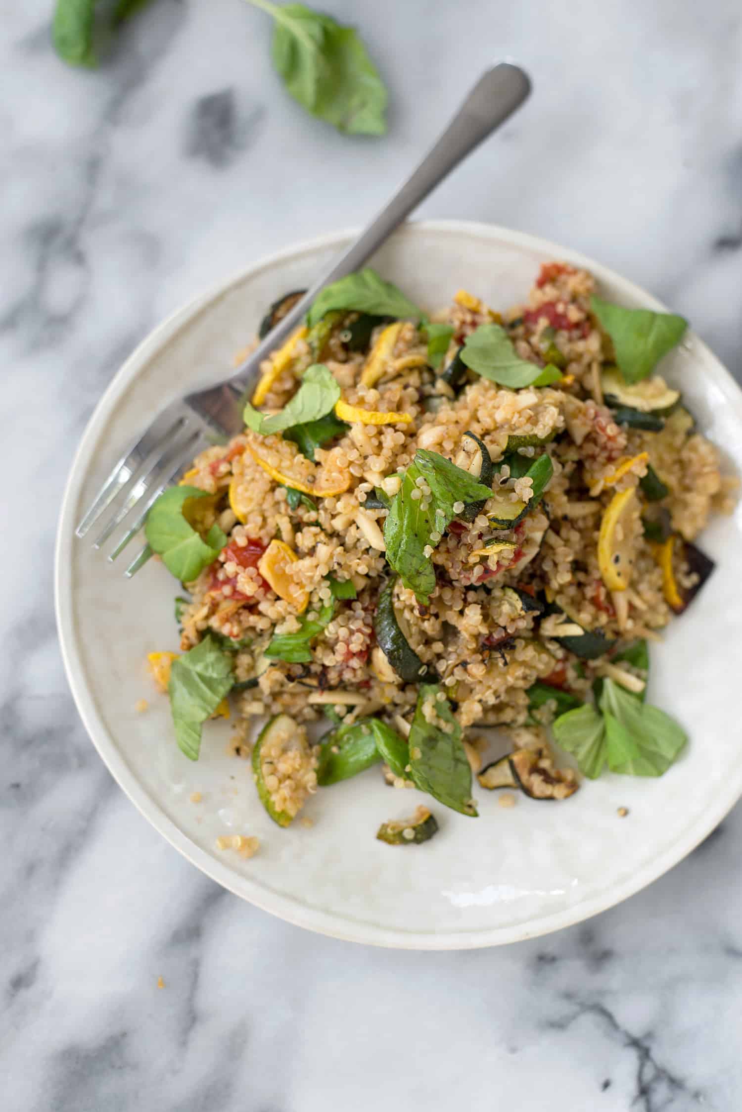 Roasted Summer Squash And Quinoa Salad! This Side Dish Is Perfect For Summer Or Dinners. Roasted Zucchini, Squash And Tomatoes With Quinoa And A Lemon-Basil Dressing. Vegan And Glutenfree | Www.delishknowledge.com