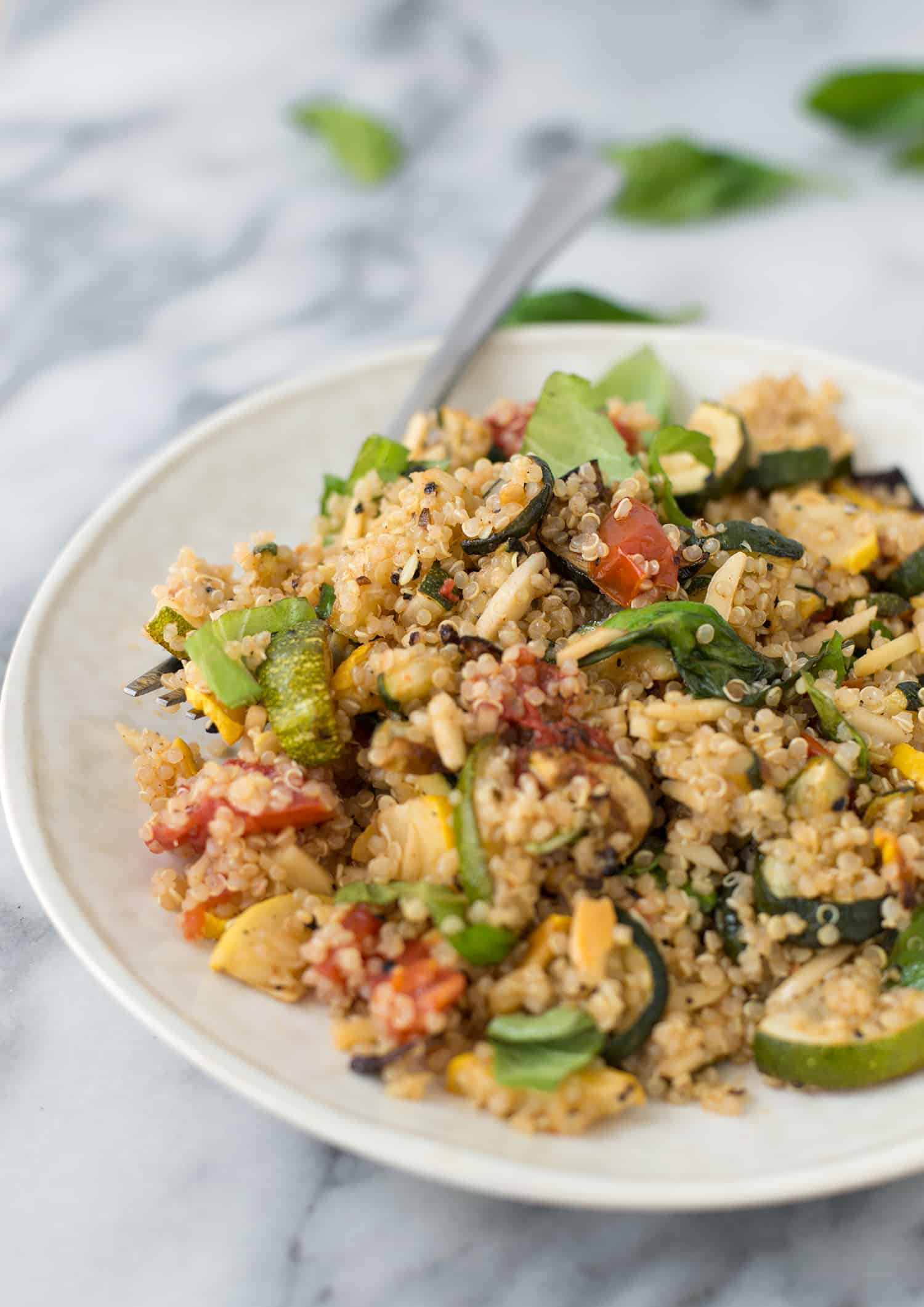 Roasted Summer Squash And Quinoa Salad! This Side Dish Is Perfect For Summer Or Dinners. Roasted Zucchini, Squash And Tomatoes With Quinoa And A Lemon-Basil Dressing. Vegan And Glutenfree | Www.delishknowledge.com