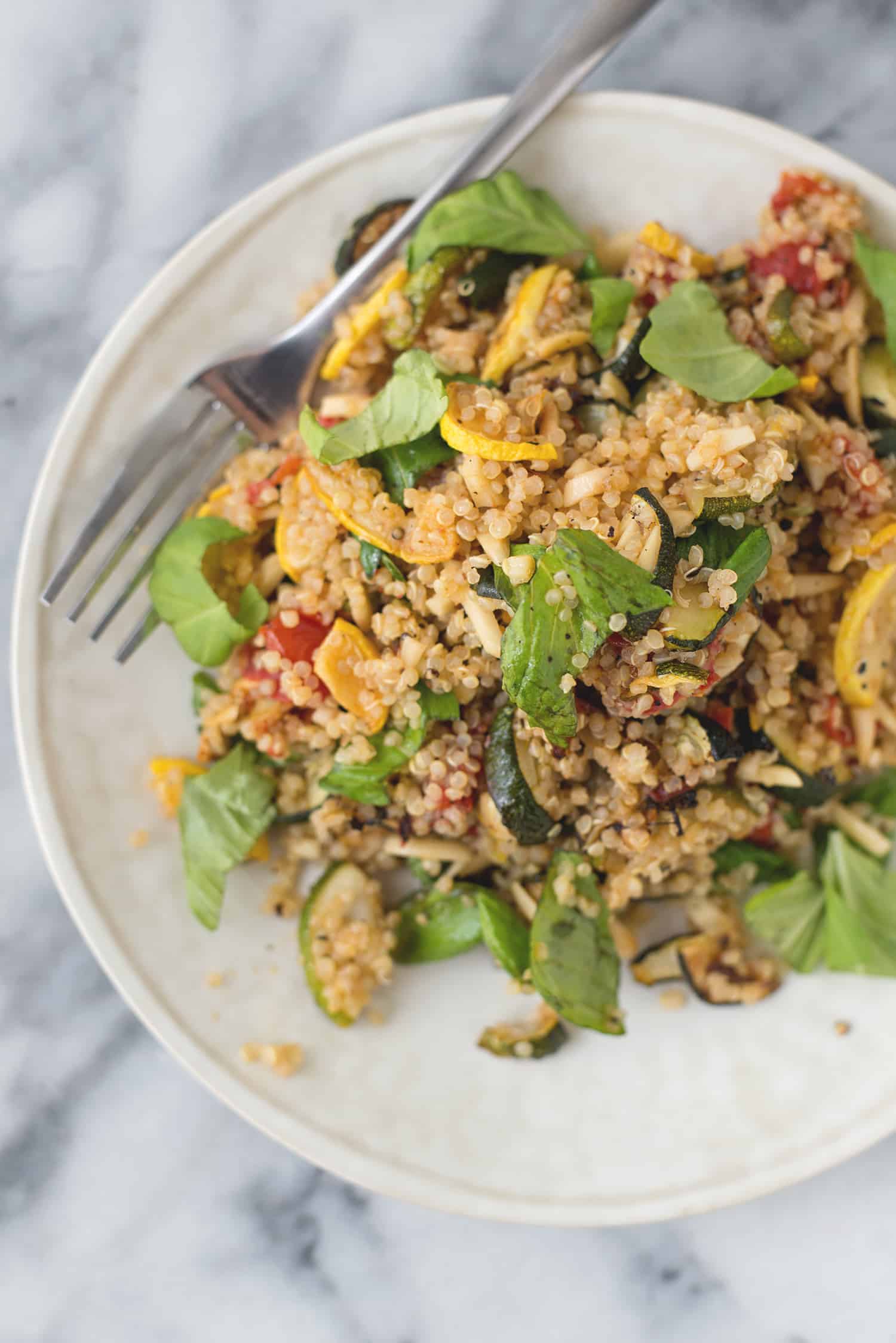 Roasted Summer Squash And Quinoa Salad! This Side Dish Is Perfect For Summer Or Dinners. Roasted Zucchini, Squash And Tomatoes With Quinoa And A Lemon-Basil Dressing. Vegan And Glutenfree | Www.delishknowledge.com