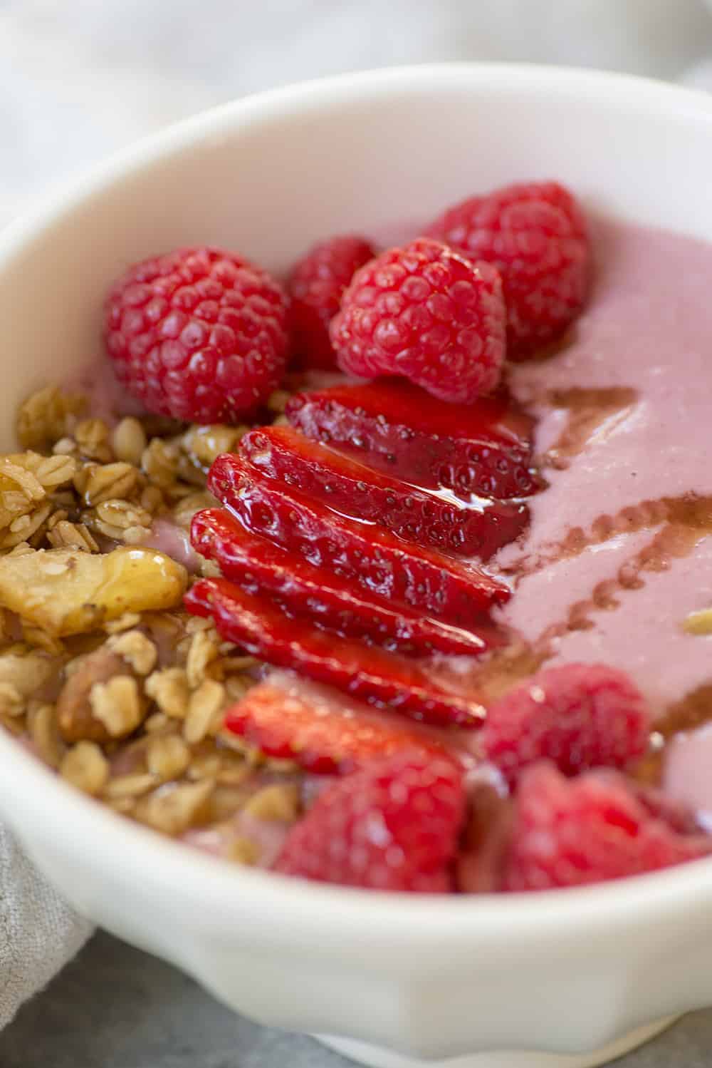 berry smoothie bowl