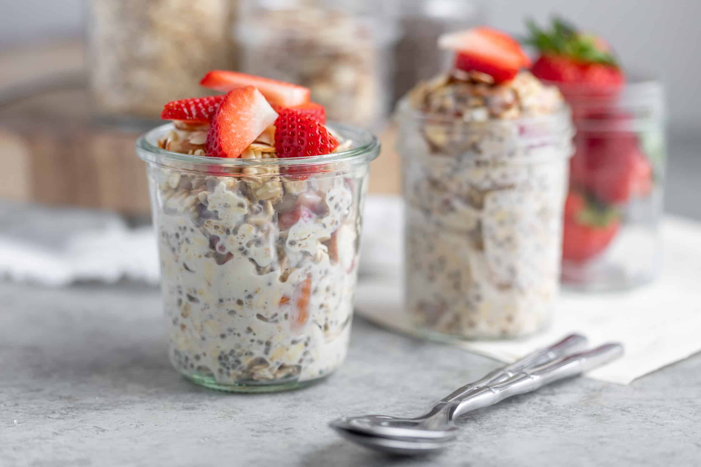 How to Make Overnight Oats (Ultimate Guide) 13 Overnight Oats With Strawberries