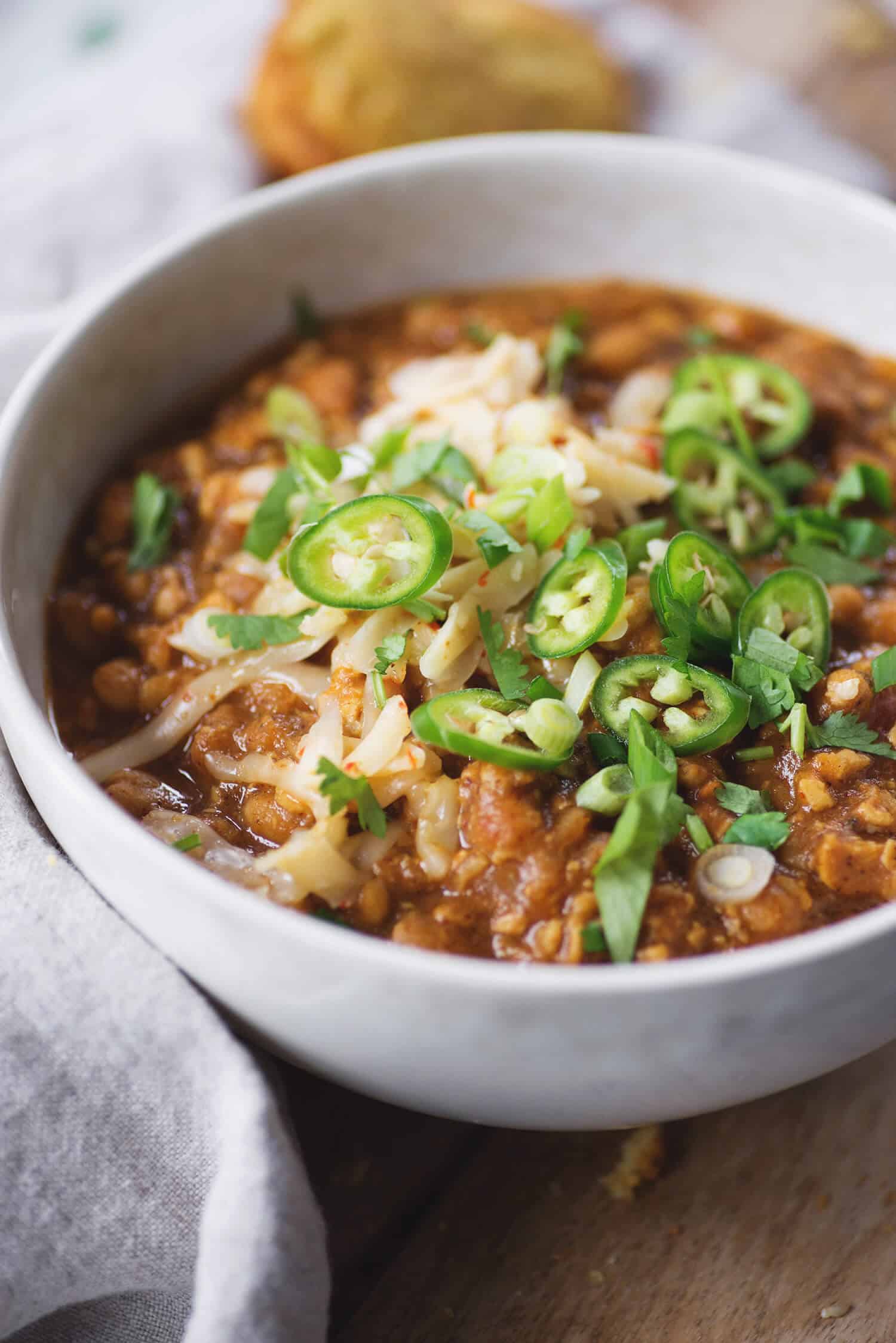 Tempeh Chili! This Is The Perfect Meatless Chili, Packed With Fiber And Protein. Rich, Hearty, Vegan And Gluten-Free. | Www.delishknowledge.com