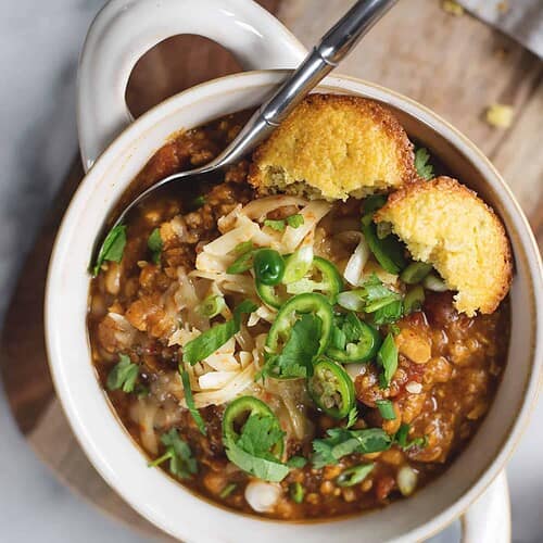 Tempeh Chili! This Is The Perfect Meatless Chili, Packed With Fiber And Protein. Rich, Hearty, Vegan And Gluten-Free. | Www.delishknowledge.com