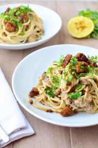 Tempeh Bacon Carbonara! Creamy cauliflower sauce with whole wheat pasta and homemade tempeh bacon! Such a healthy, low-fat recipe that taste like the creamiest pasta you've ever had! Vegan | www.delishknowledge.com