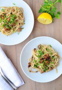 Tempeh Bacon Carbonara! Creamy cauliflower sauce with whole wheat pasta and homemade tempeh bacon! Such a healthy, low-fat recipe that taste like the creamiest pasta you've ever had! Vegan | www.delishknowledge.com