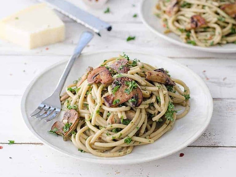 The Best Creamy Mushroom Pasta! Made With A Secret Ingredient, This Pasta Is Packed With Savory Umami Flavor And Ready In Just 20 Minutes! Save This For Weeknight Dinners.