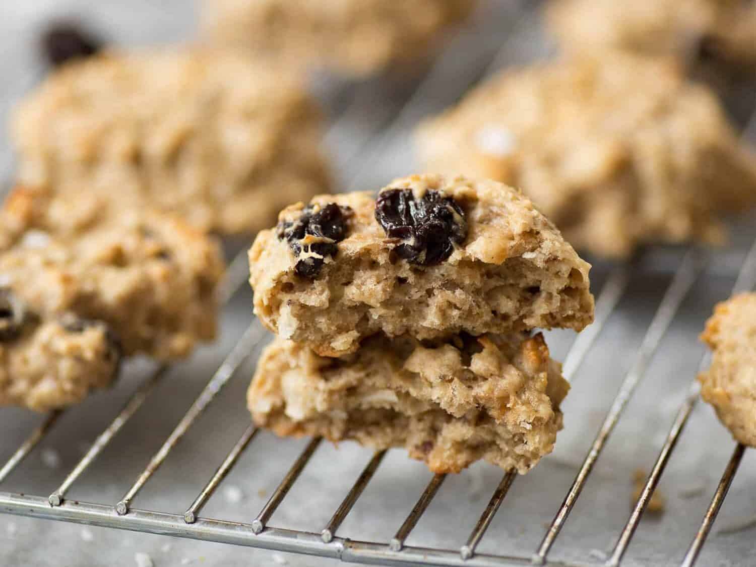 Vegan Banana Recipes 15 Tropical Trail Mix Breakfast Cookies! These Cookies Are Lightly Sweetened, Packed With Fiber And Nutrients And Perfect For Breakfast Or On-The-Go Snacking. Vegan And Easily Gluten-Free. | Www.delishknowledge.com