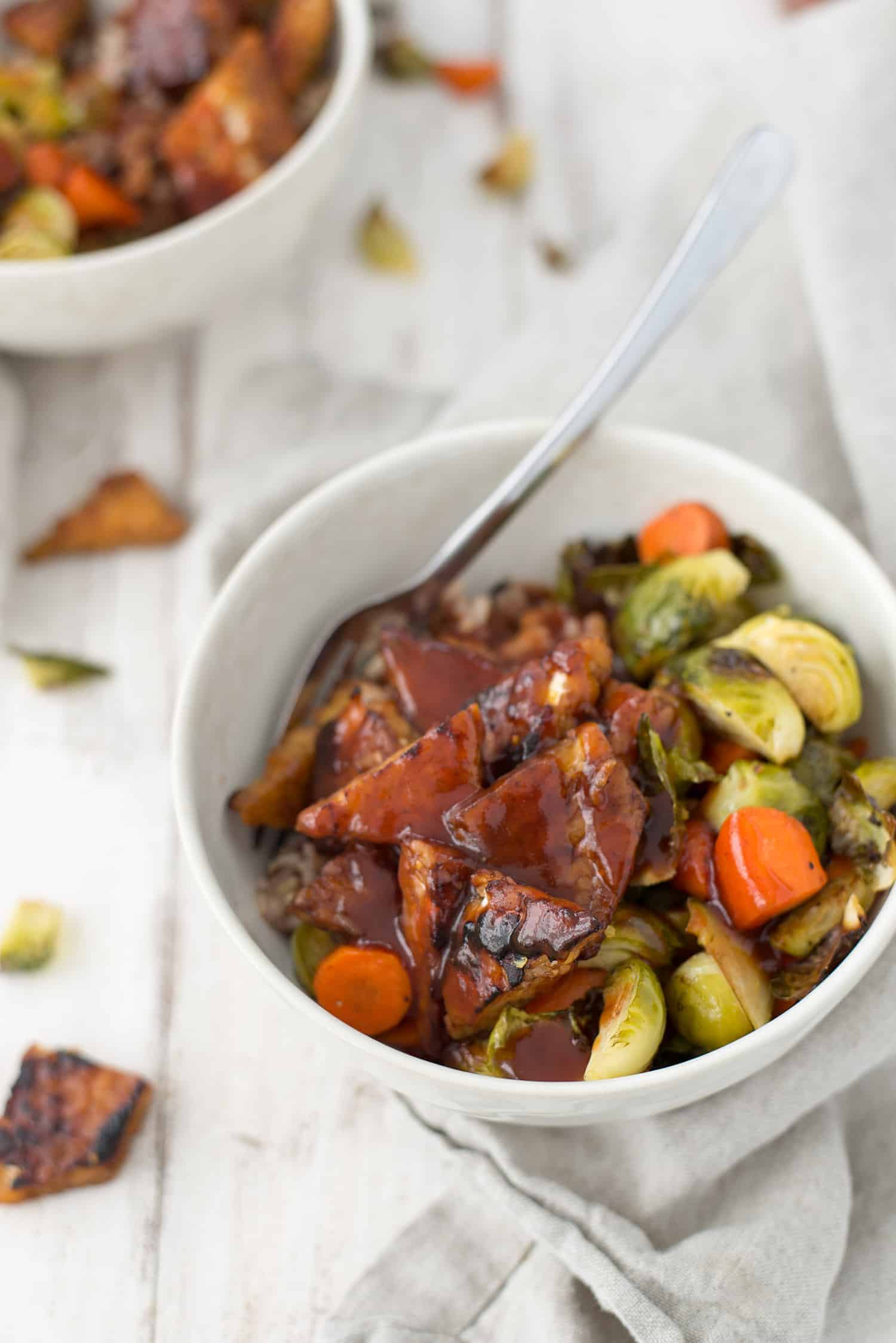 Vegan Bbq Tempeh Bowl! Bbq Roasted Tempeh With Crispy Brussels Sprouts And Carrots. Served With Wild Rice. Vegan And Gluten-Free | Www.delishknowledge.com