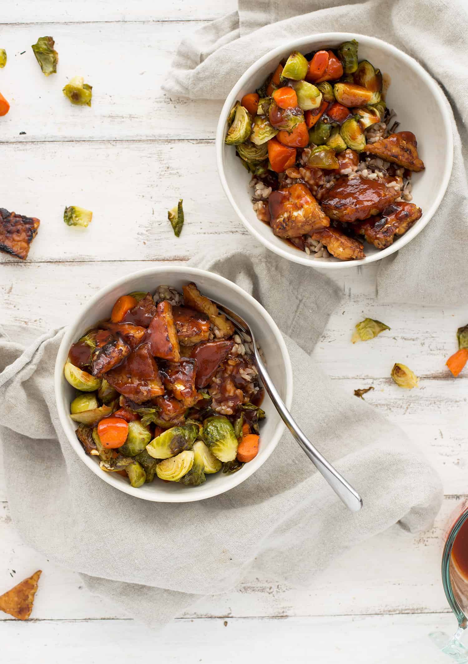 Vegan Bbq Tempeh Bowl! Bbq Roasted Tempeh With Crispy Brussels Sprouts And Carrots. Served With Wild Rice. Vegan And Gluten-Free | Www.delishknowledge.com