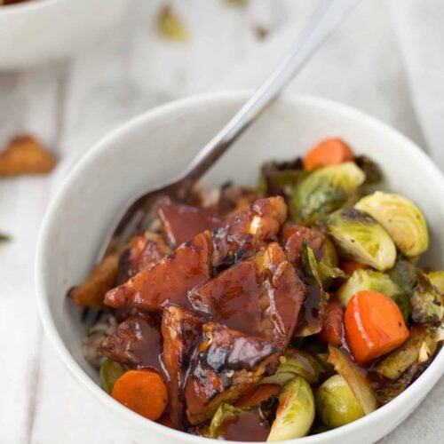 Vegan Bbq Tempeh Bowl! Bbq Roasted Tempeh With Crispy Brussels Sprouts And Carrots. Served With Wild Rice. Vegan And Gluten-Free | Www.delishknowledge.com