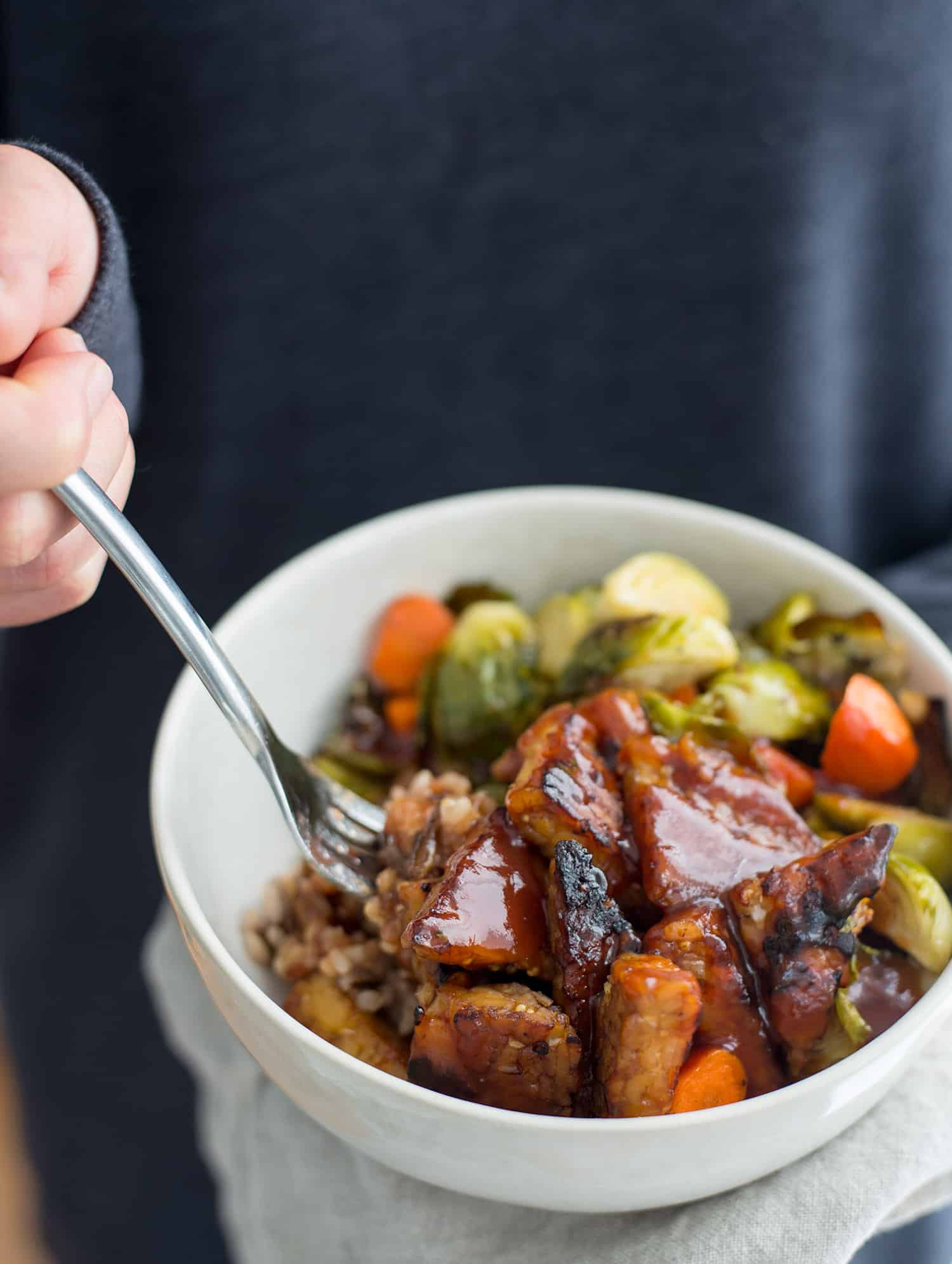 Vegan Bbq Tempeh Bowl! Bbq Roasted Tempeh With Crispy Brussels Sprouts And Carrots. Served With Wild Rice. Vegan And Gluten-Free | Www.delishknowledge.com