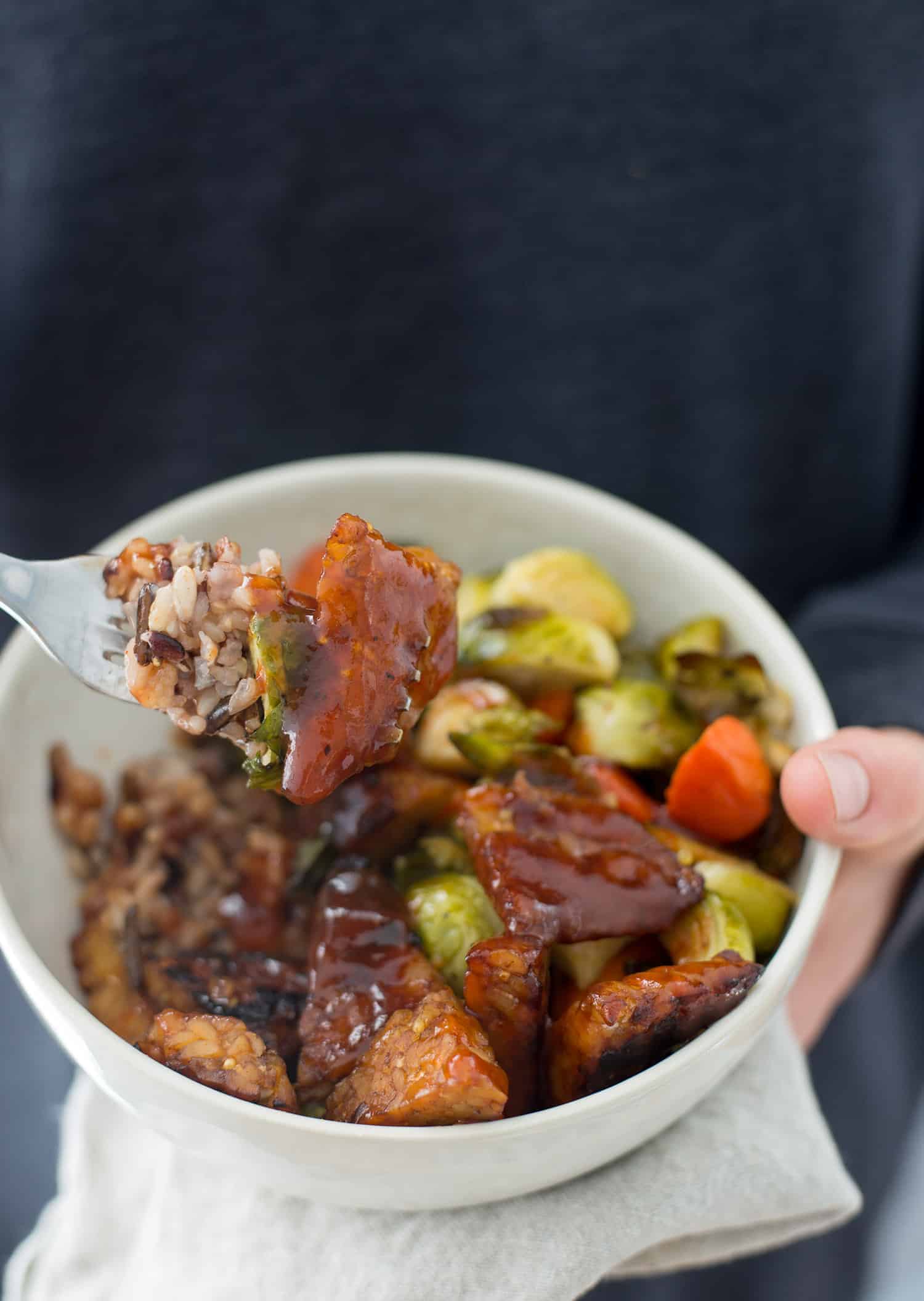 Vegan Bbq Tempeh Bowl! Bbq Roasted Tempeh With Crispy Brussels Sprouts And Carrots. Served With Wild Rice. Vegan And Gluten-Free | Www.delishknowledge.com