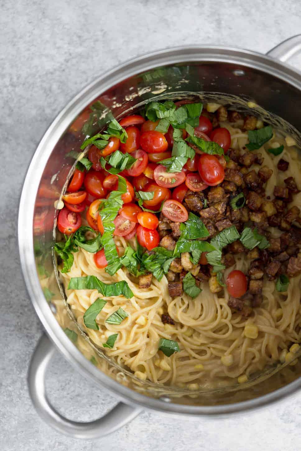 Vegan Corn Carbonara With Tempeh Bacon. 