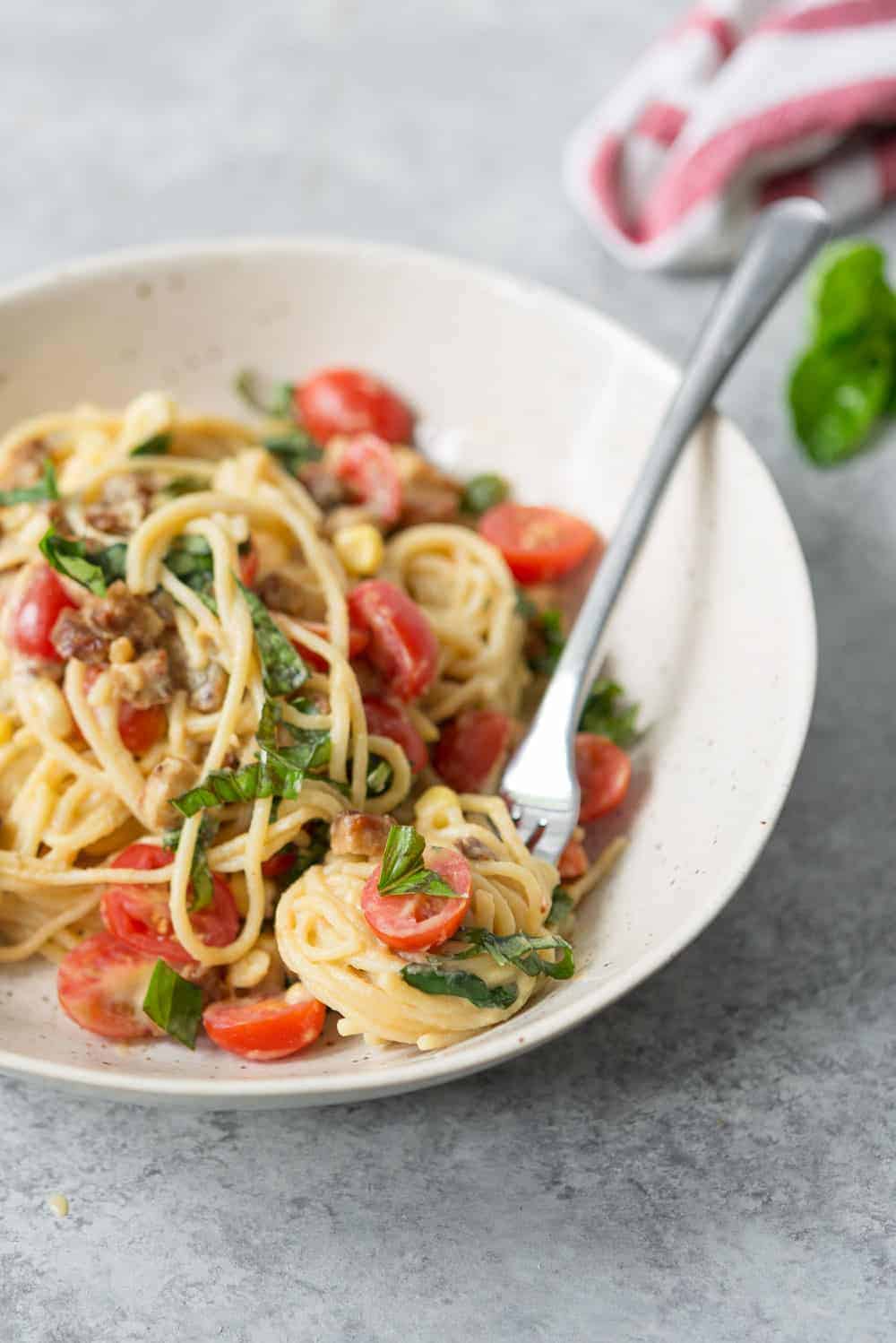 Vegan Corn Carbonara With Tempeh Bacon. 