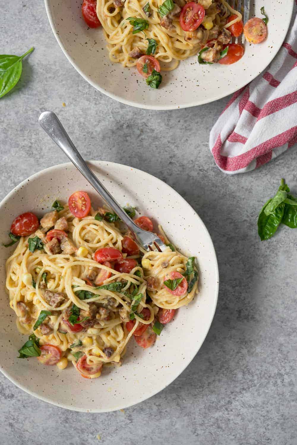 Vegan Corn Carbonara With Tempeh Bacon. 