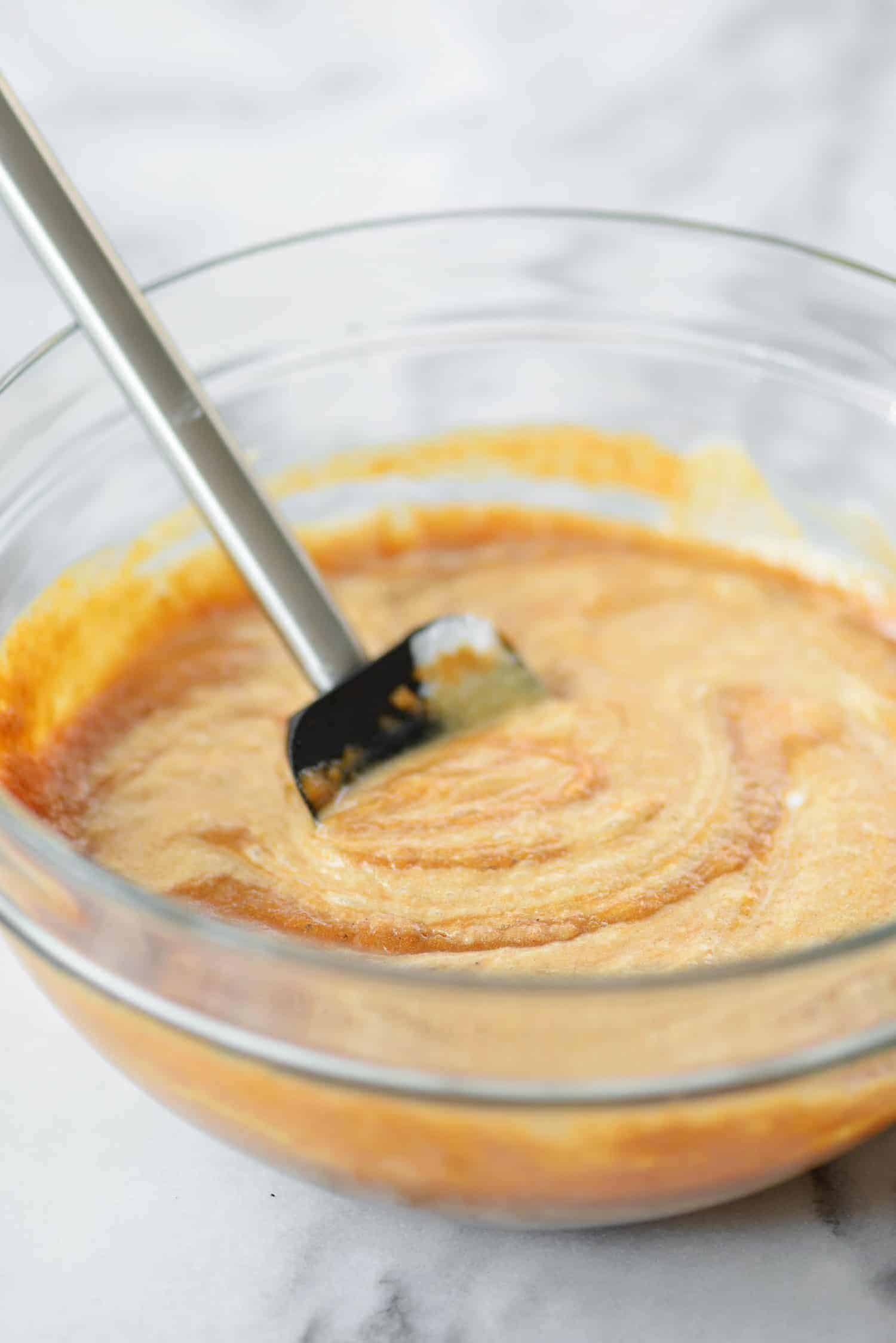 Vegan Pumpkin Pudding Cups! You've gotta try these pumpkin pudding cups made with aquafaba and coconut milk. Vegan and Gluten-Free, Naturally-Sweetened. | www.delishknowledge.com