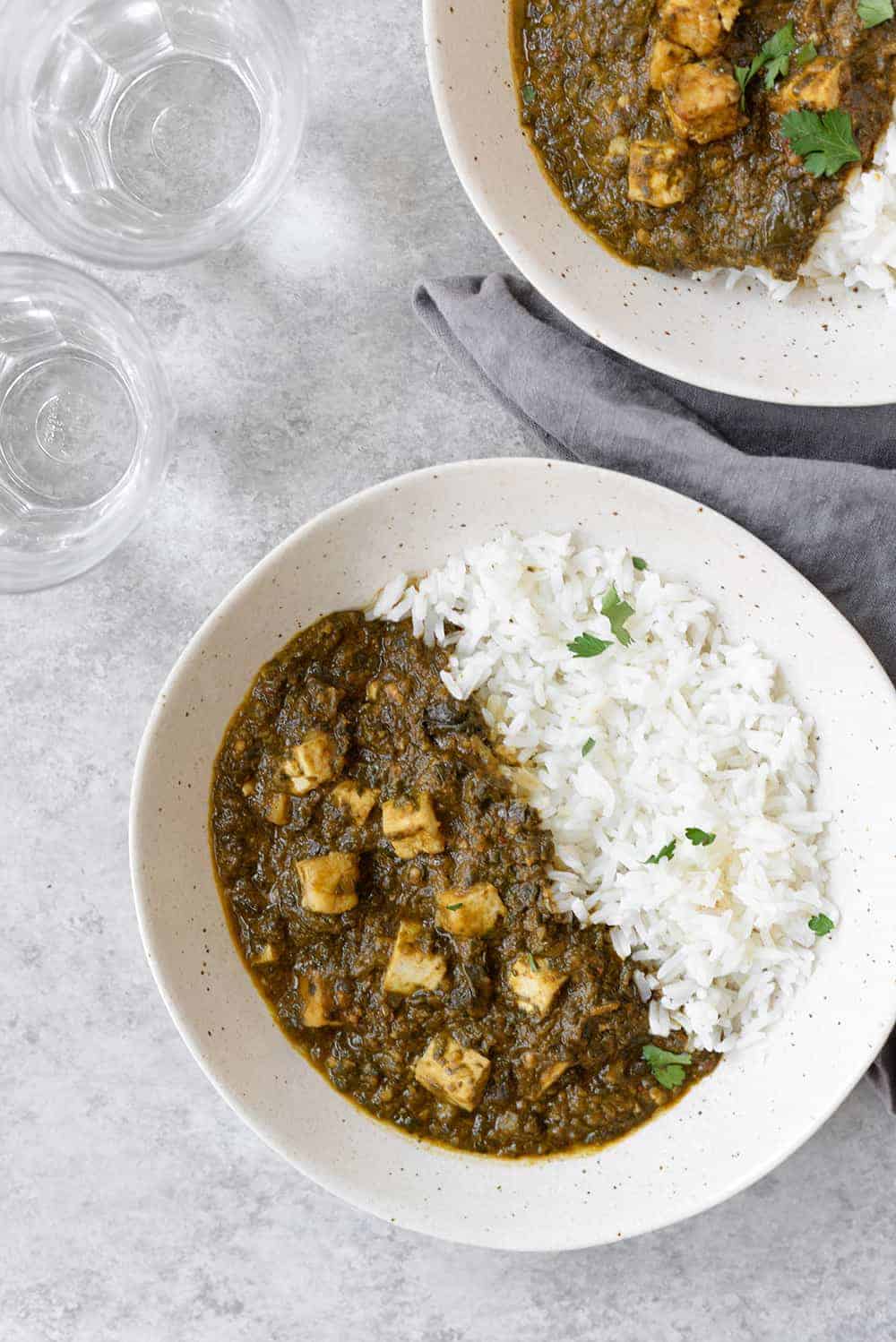 vegansk crockpot saag paneer ved hjælp af tofu paneer