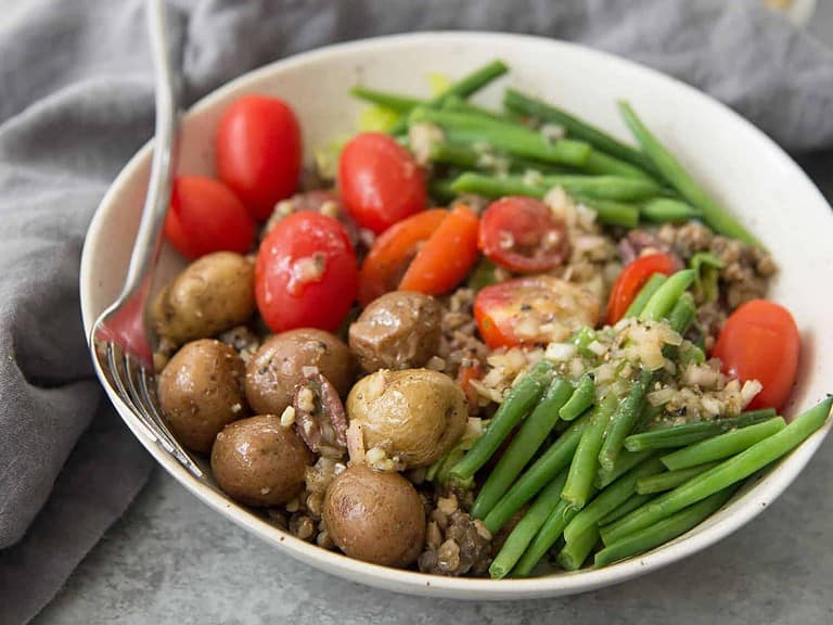 Lentil Nicoise Salad! You Will Love This Protein Packed Plant-Based Meal. Potatoes, Vegetables, Seasoned Lentils, Green Beans And A Shallot Dressing. Gluten-Free And Vegan | Www.delishknowledge.com