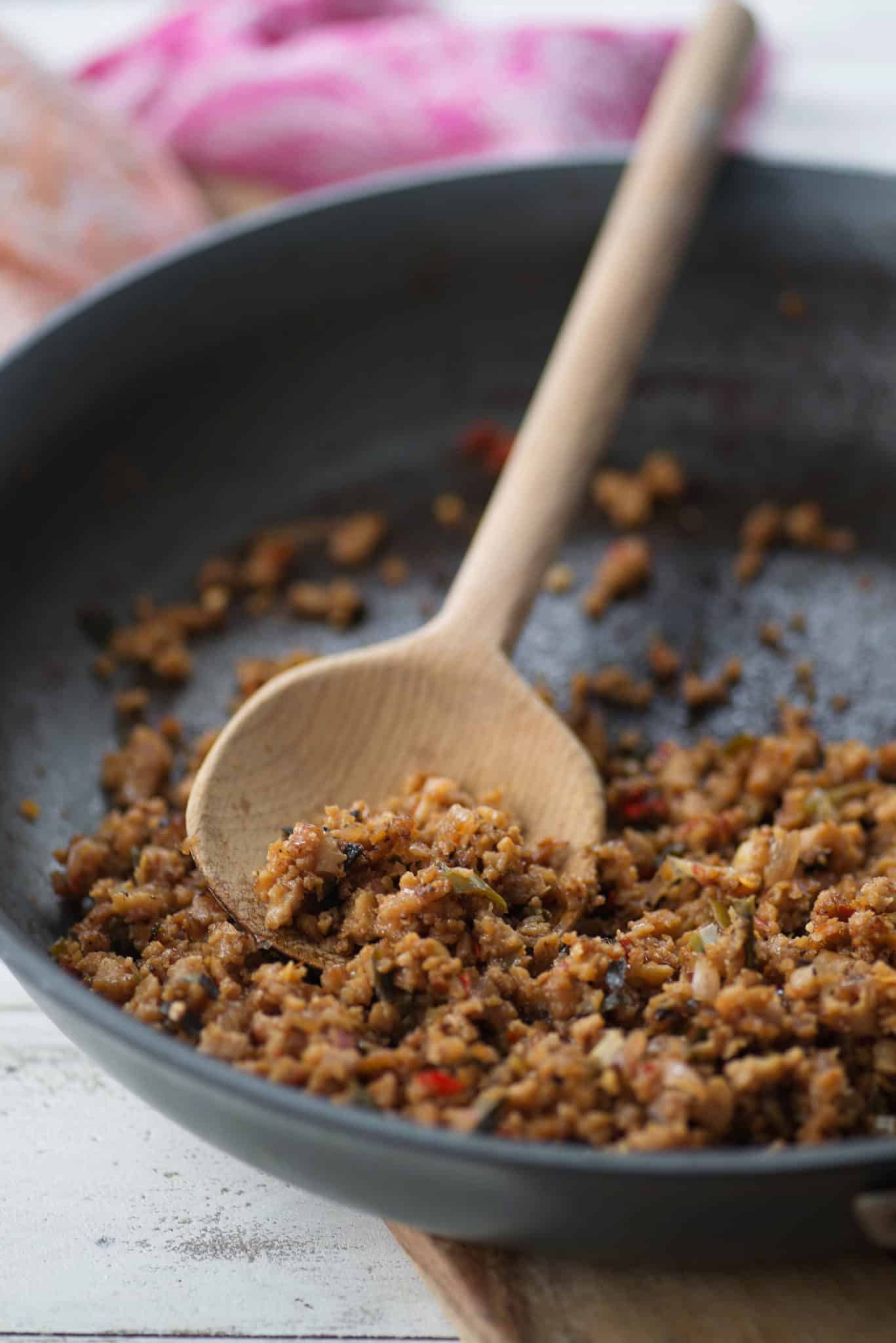 Vegan Thai Larb Lettuce Wraps! These Spicy Wraps Are The Perfect Healthy Dinner, Vegan.| Www.delishknowledge.com