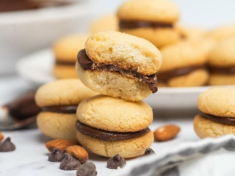 Baci_Di_Dama_Mini_Italian_Chocolate_Filled_Sandwich_Cookies