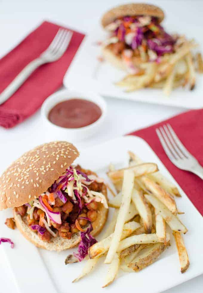 Vegan Bbq! Chickpeas Smothered In A Smoky, Spicy Bbq Sauce Topped With A Healthy, Dairy-Free Rainbow Slaw. Perfect Football Appetizers Or Weekend Lunch! 