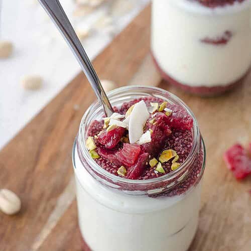 Blood Orange Chia Pudding Parfaits! Make Ahead Breakfasts! Layers Of Blood Orange Chia Jelly With Vanilla Yogurt. Make Them Before For An Easy Grab And Go Breakfast Option! | Www.delishknowledge.com