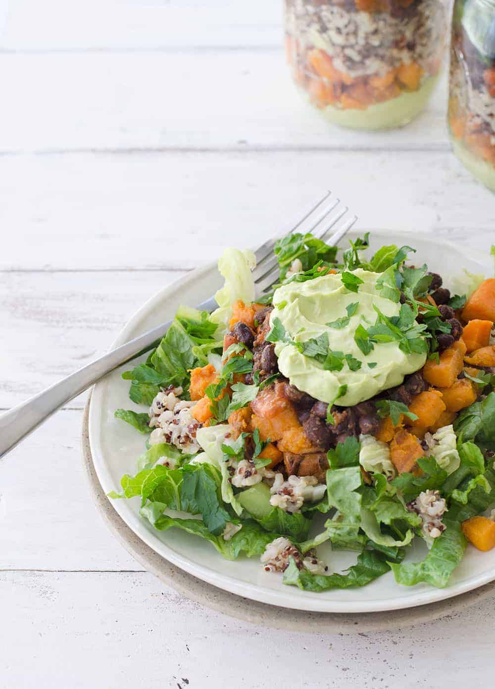 Burrito Bar Mason Jar Salads! Layers Of Avocado Dressing, Roasted Sweet Potato, Quinoa, Black Bean And Crispy Lettuce. Vegan &Amp; Gluten-Free. | Www.delishknowledge.com