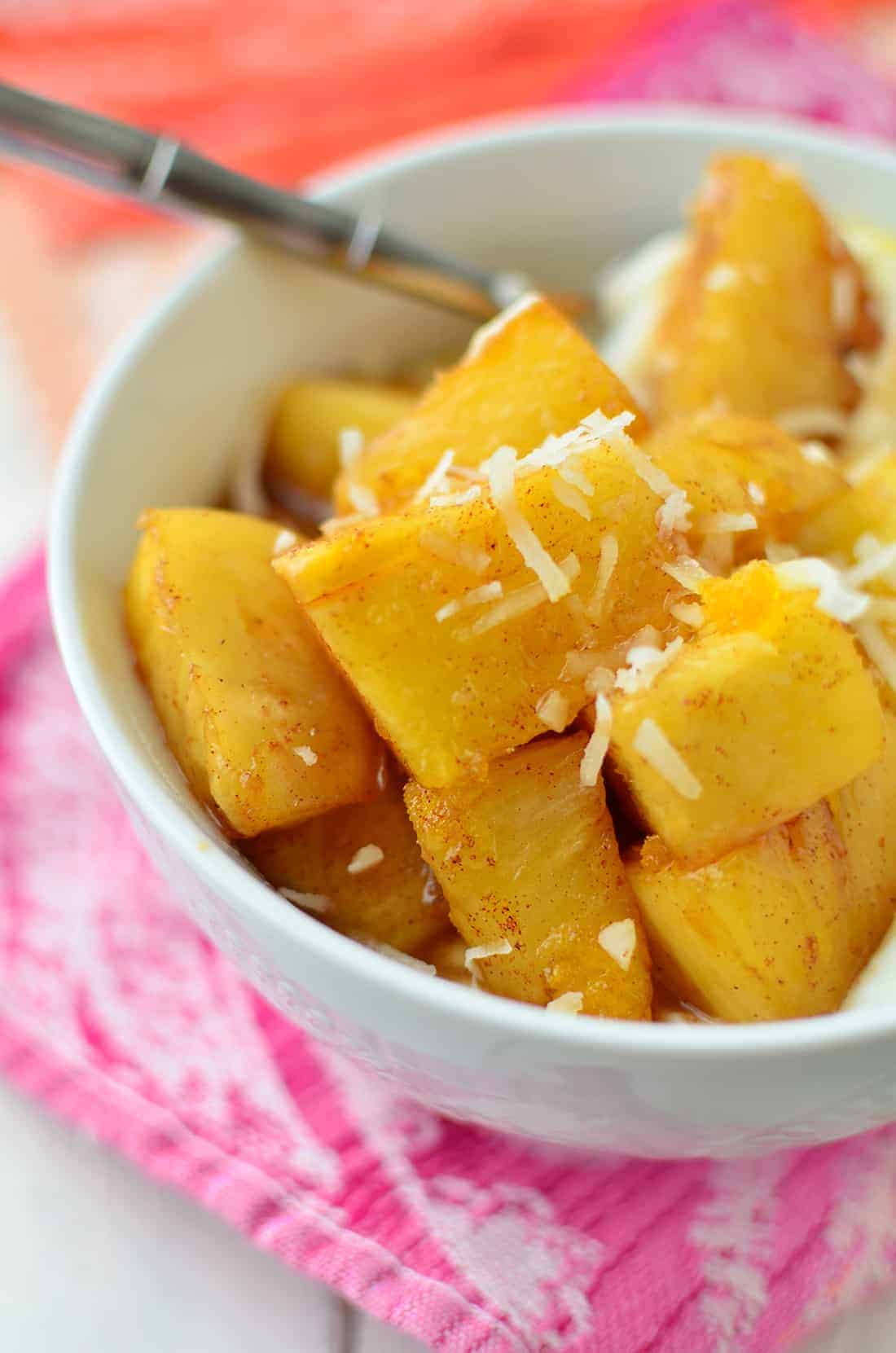 Caramelized Pineapple Yogurt Bowls! You'Ve Gotta Try These, So Simple Just 6 Ingredients. Caramelized Coconut Pineapple Over Creamy Yogurt. #Vegetarian #Healthy | Www.delishknowledge.com