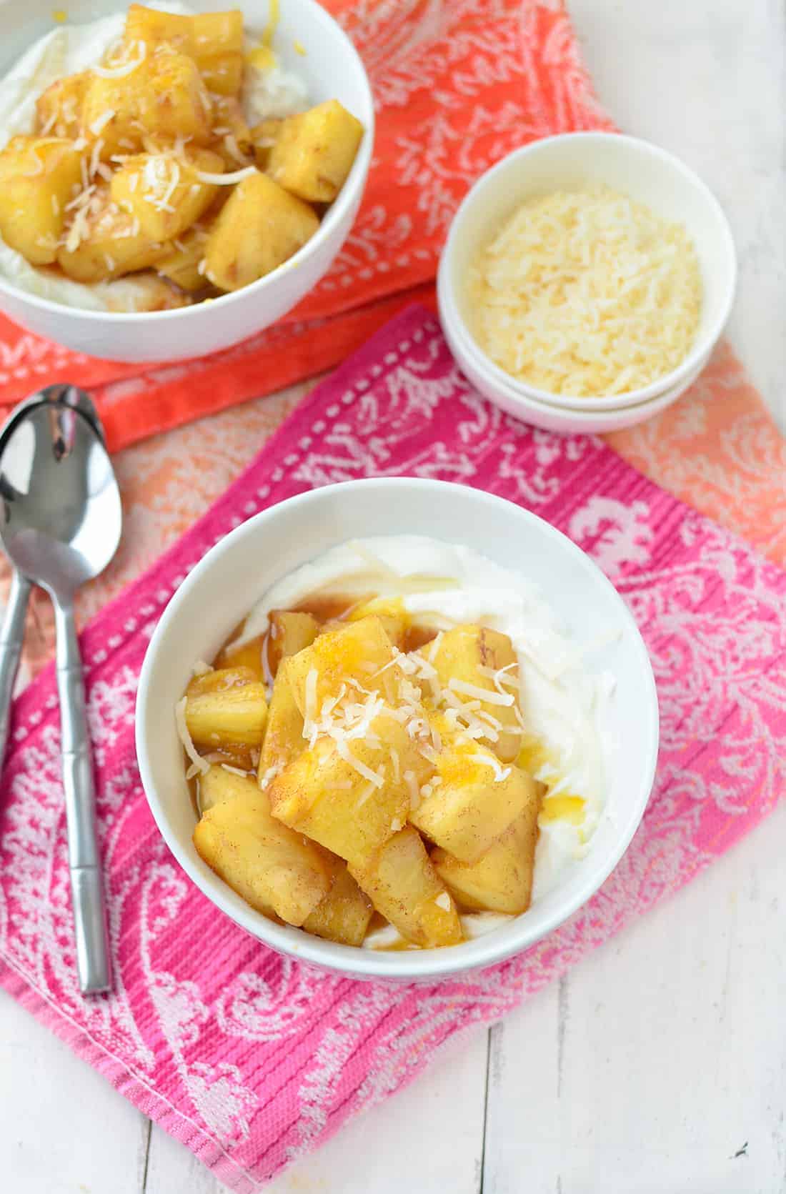 Caramelized Pineapple Yogurt Bowls! You'Ve Gotta Try These, So Simple Just 6 Ingredients. Caramelized Coconut Pineapple Over Creamy Yogurt. #Vegetarian #Healthy | Www.delishknowledge.com