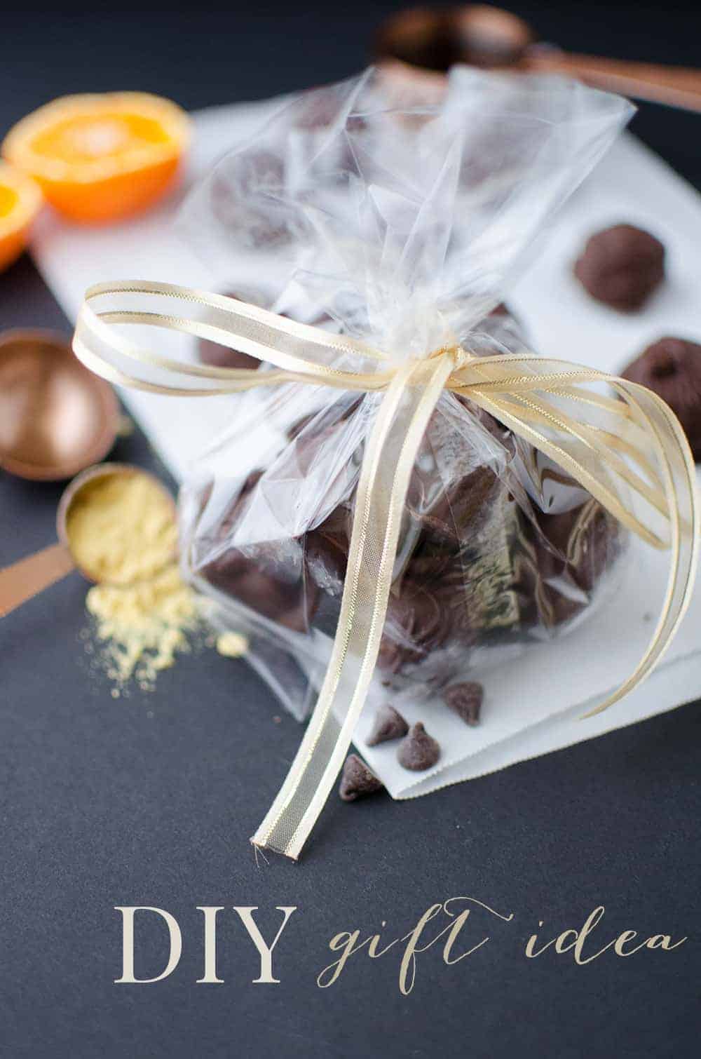 Ginger Chocolate Truffles! Mostly Raw, Vegan Ginger-Orange Caramels Dipped In Chocolate! So Easy And Delicious! Makes A Great #Diy #Christmas Gift Idea! 