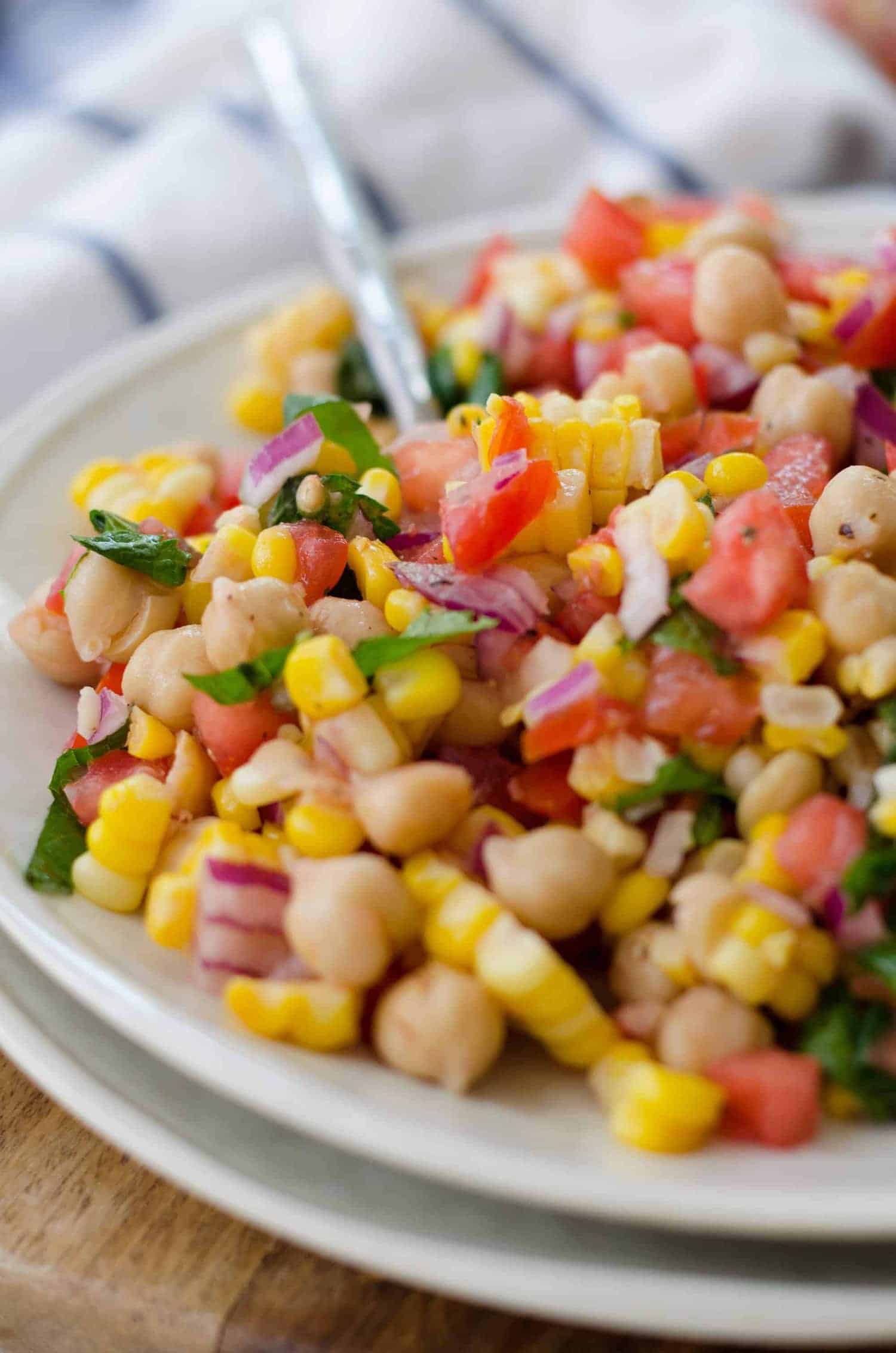 Corn, Tomato And Mint Salad! This Gluten-Free, Vegan Side Dish Is Perfect For Summer! Juicy Tomatoes, Fresh Corn, Onion, Chickpeas And A Lemon Mint Dressing. High-Fiber And Full Of Protein! | Www.delishknowledge.com