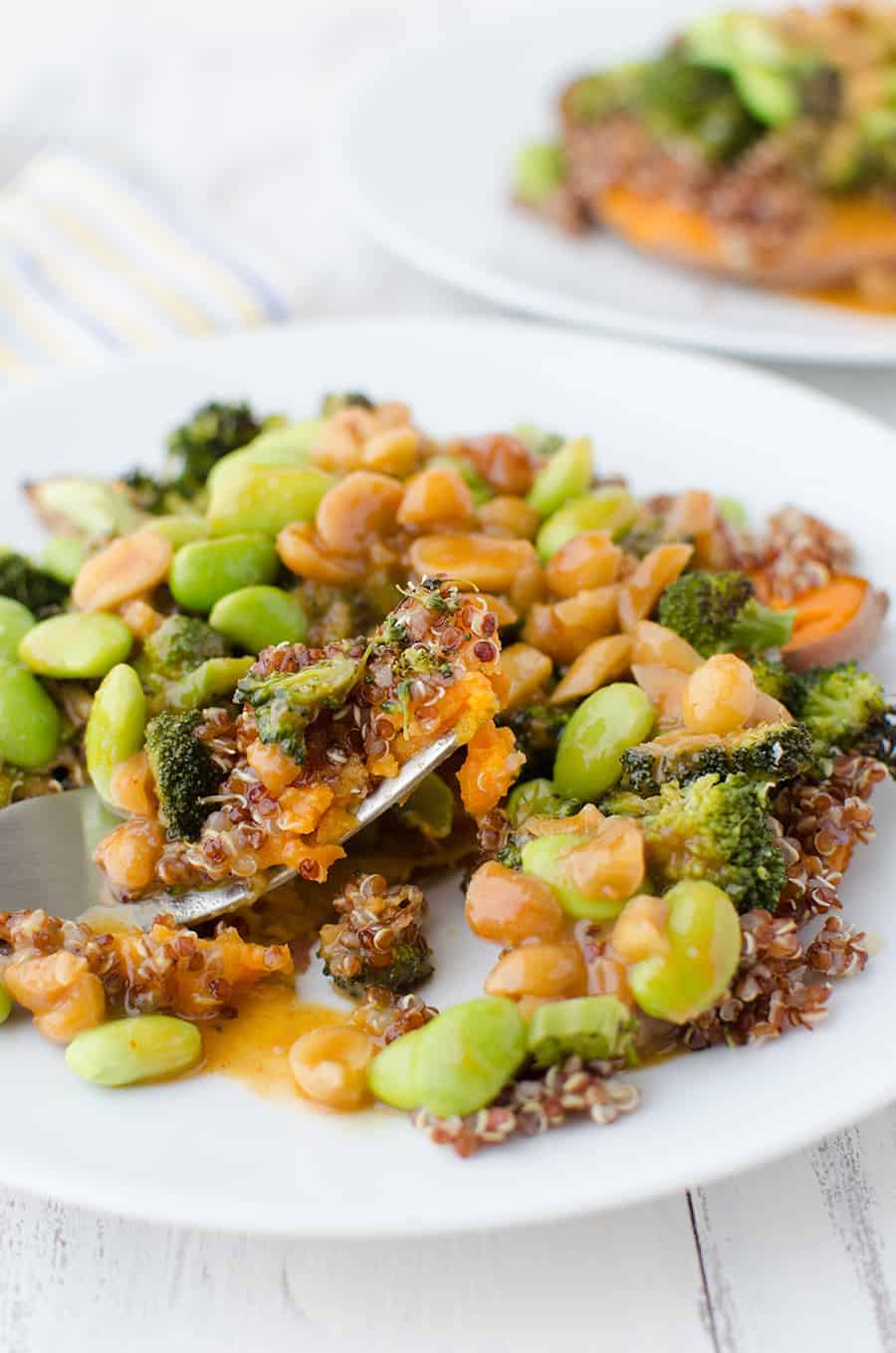 Curry Stuffed Sweet Potatoes! Such A Healthy And Delicious Meal! Baked Sweet Potatoes Topped With Quinoa, Broccoli, And Edamame. Topped With A Red Curry Peanut Sauce. 