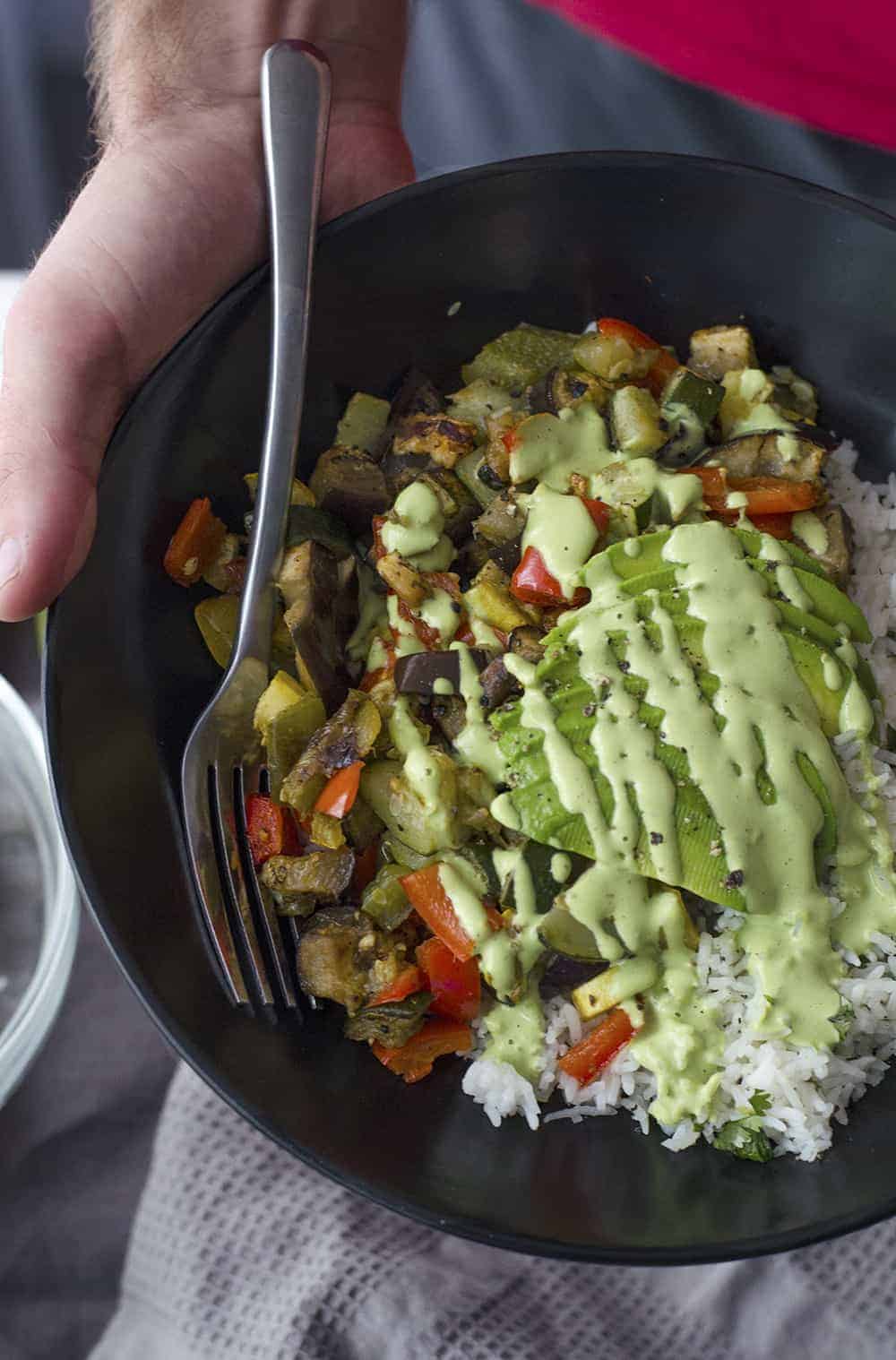 Vegetable Fajita Bowls With Creamy Cilantro Sauce! Roasted Summer Vegetables, Cilantro Rice, Avocado And A Creamy, Dairy-Free Cilantro Sauce. Vegan And Glutenfree | Www.delishknowledge.com