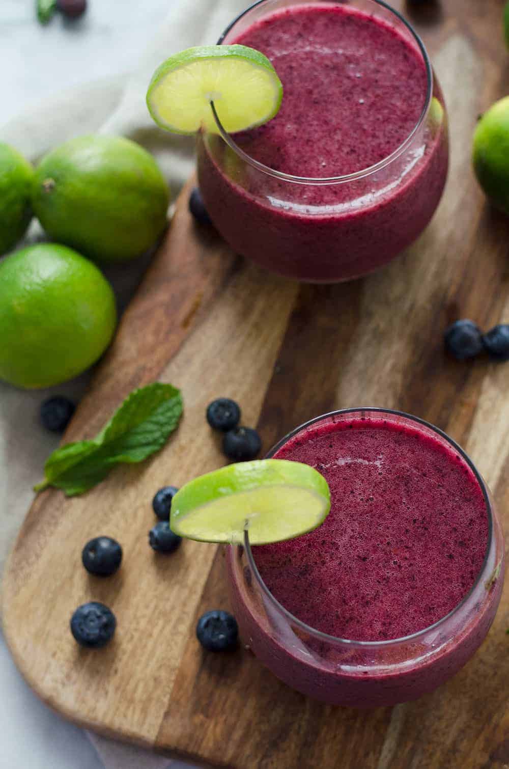 Close Up Shot Of The Blueberry Mojitos With Fresh Limes 