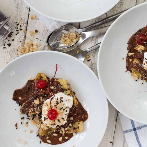 Grilled Banana Sundaes With Chocolate Hazelnut Sauce! These Dairy-Free Sundaes Are So Incredibly Delicious, You Will Want Them Over And Over Again This Summer! Grilled Bananas Topped With Coconut Cream, Homemade Chocolate Hazelnut Sauce. Gluten-Free And Vegan. | Www.delishknowledge.com