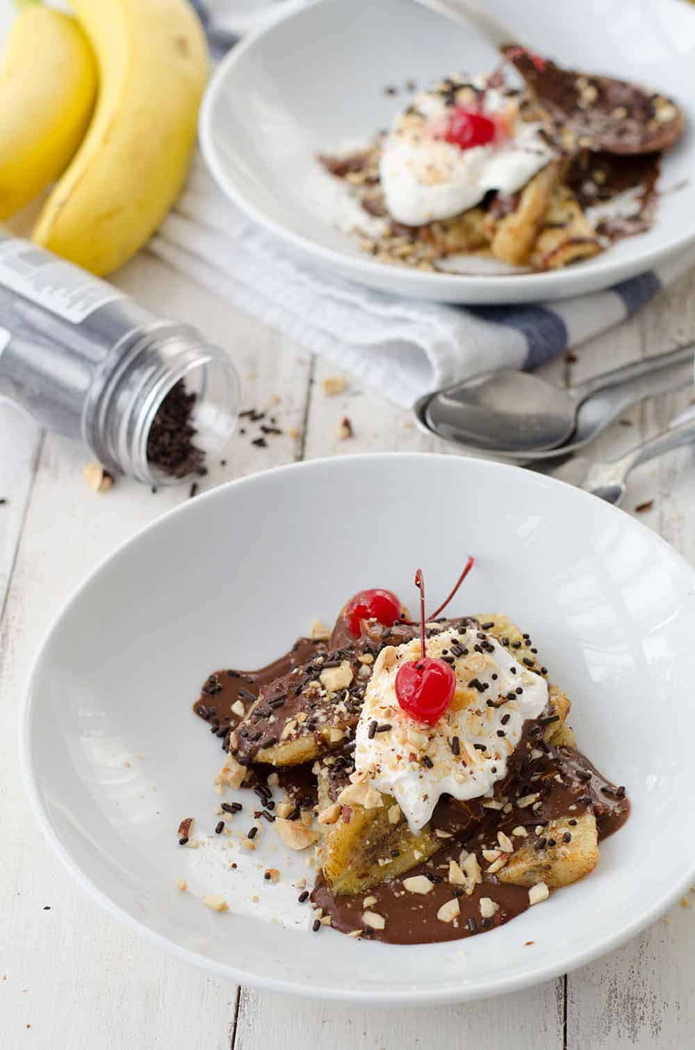 Grilled Banana Sundaes With Chocolate Hazelnut Sauce! These Dairy-Free Sundaes Are So Incredibly Delicious, You Will Want Them Over And Over Again This Summer! Grilled Bananas Topped With Coconut Cream, Homemade Chocolate Hazelnut Sauce. Gluten-Free And Vegan. | Www.delishknowledge.com