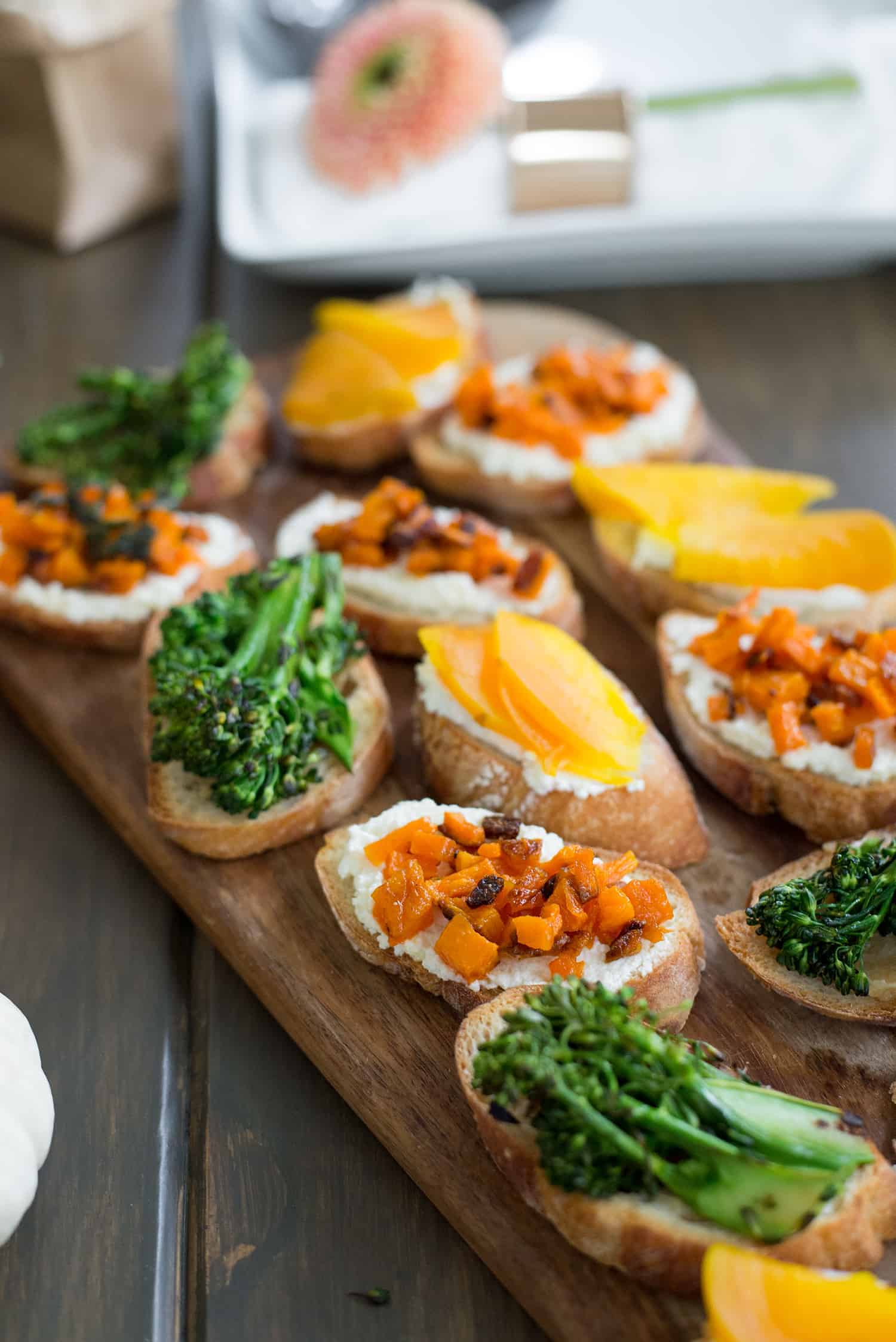 Healthy Halloween Party! Crostini three ways, vegan caramel apples, pumpkin spice cake, pomegranate bellinis, coconut kettle corn and more. A must save for Halloween entertaining! | www.delishknowledge.com