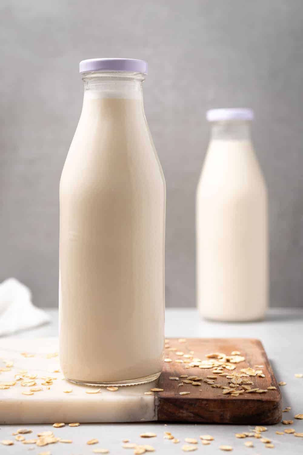 5 Minute Homemade Oat Milk Recipe - DelishKnowledge