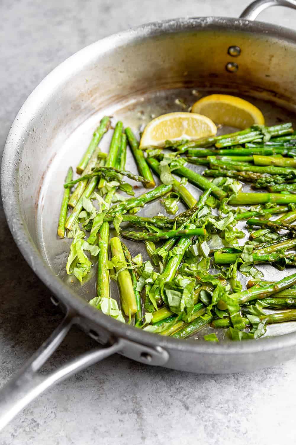 How To Cook Asparagus: 4 Easy Ways 3 How To Cook Asparagus On The Stove