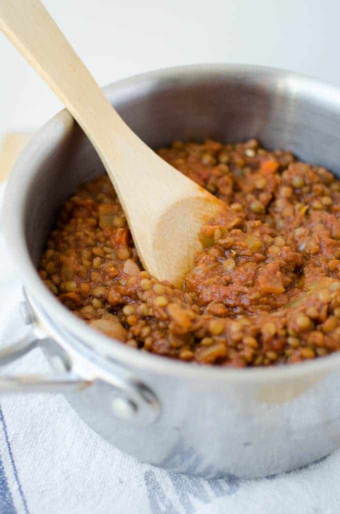 Football Fare For Everyone! An Easy Sandwich Loved By Vegetarians And Meat Eaters Alike! Hearty Lentils Cooked In A Spicy, Tangy Sauce. Each Sandwich Packs 12G Of Fiber And 10G Of Protein.