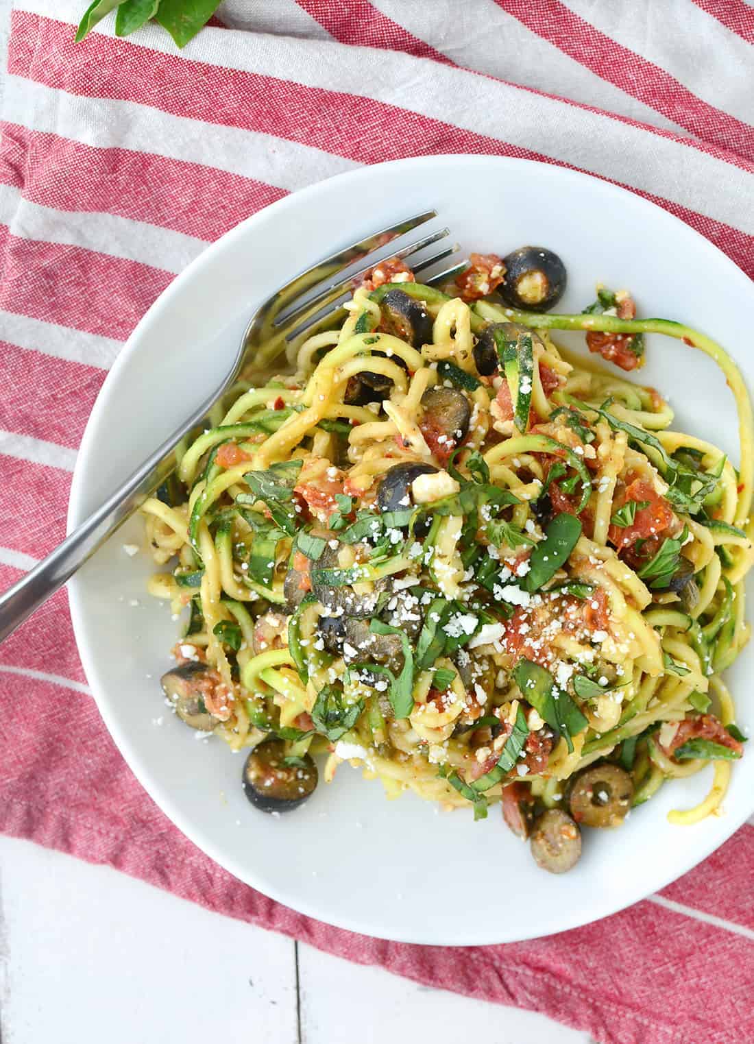 Mediterranean Zucchini Noodles! You Are Going To Love These Easy, Low-Carb Noodles. #Zoodles #Healthy #Vegetarian | Www.delishknowledge.com 