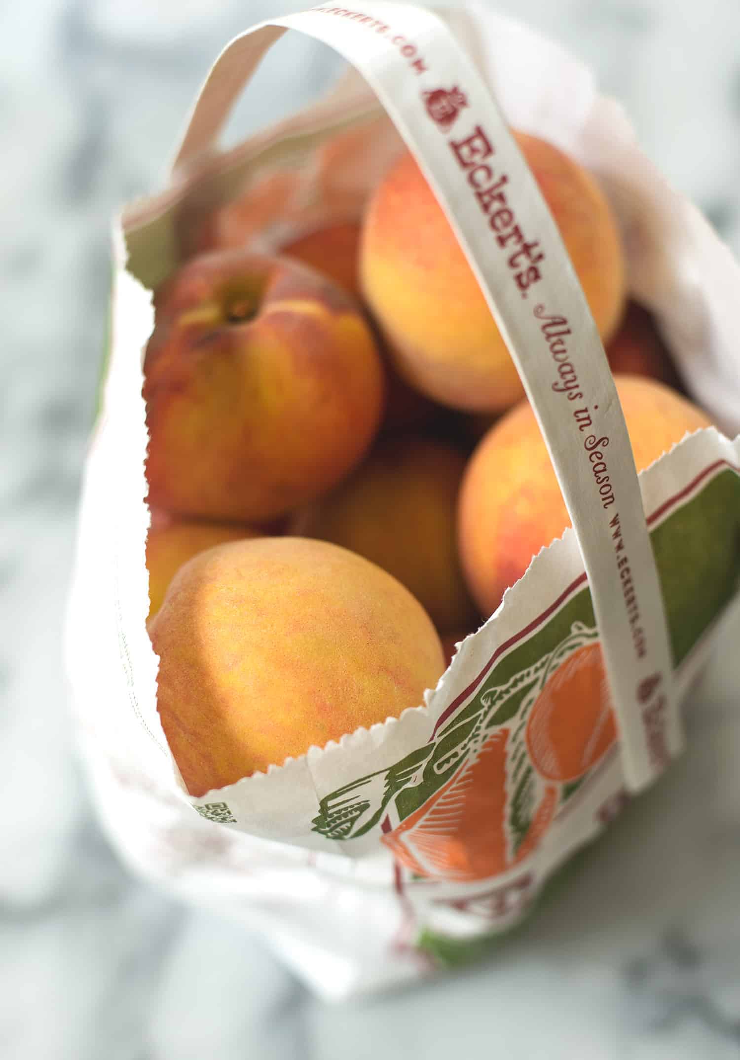 Peach Pie Bars! The perfect way to enjoy ripe peaches. Vegan and easily gluten-free. | www.delishknowledge.com
