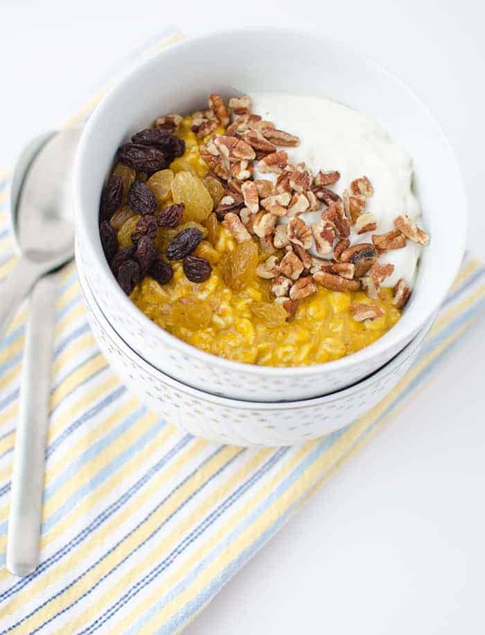 The Easiest Way To Eat Healthy In The Morning- Overnight Pumpkin Vanilla Oatmeal! Mix Everything Together In The Evening And It'S Good To Go In The Morning! 